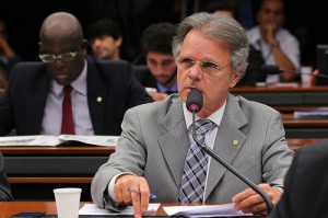 1º vice-líder do PSDB na Câmara, Vanderlei Macris  alerta o Planalto de que debate 